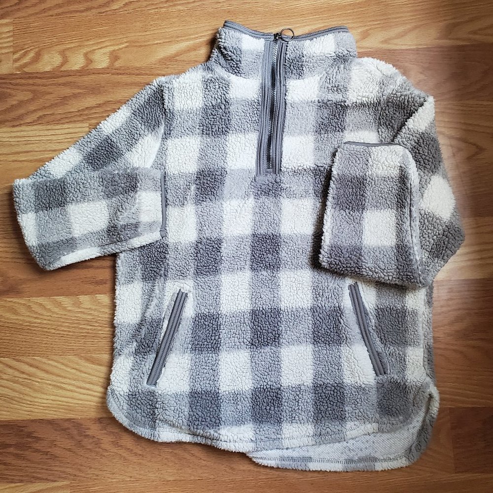 Cozy sherpa pullover size L